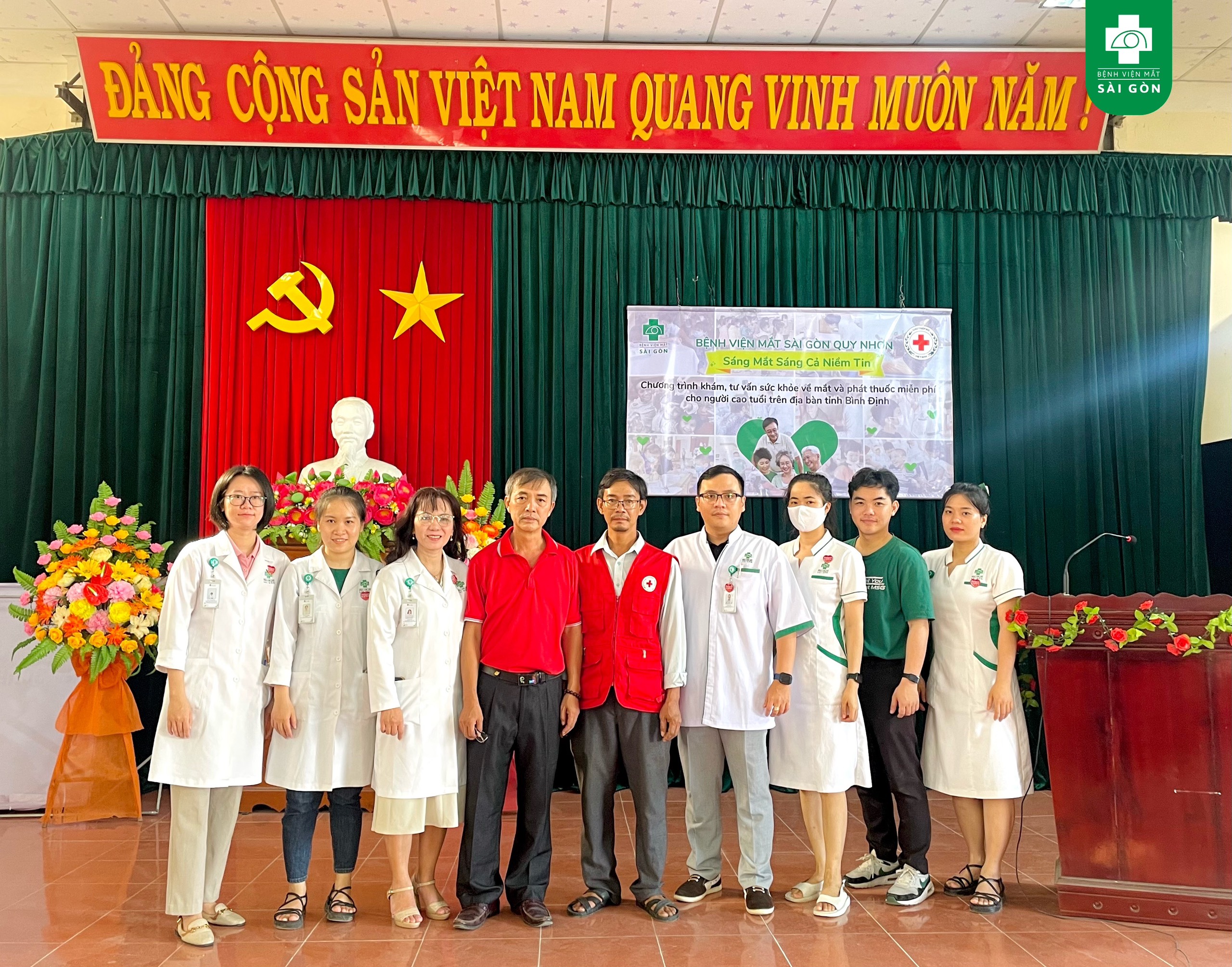 Chuyến xe vì cộng đồng ''Sáng mắt sáng cả niềm tin" sáng nay trao gửi yêu thương cho hơn 150 đôi mắt của người dân trên địa bàn huyện Tuy Phước